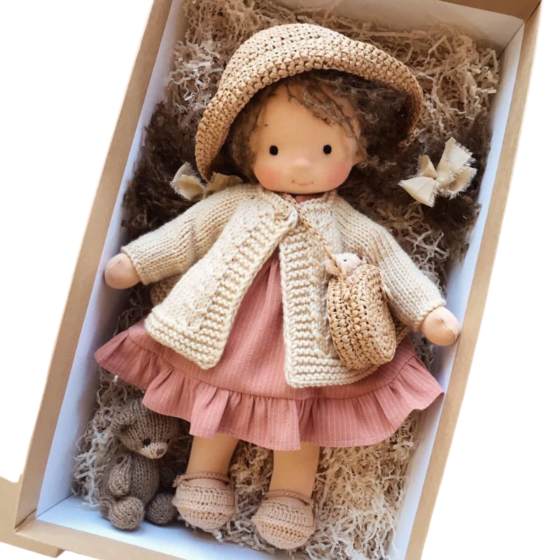 Diese handgemachte Waldorfpuppe fördert Fantasie. Weiches Spielzeug aus Naturmaterialien, pädagogisch wertvoll für Kinder.