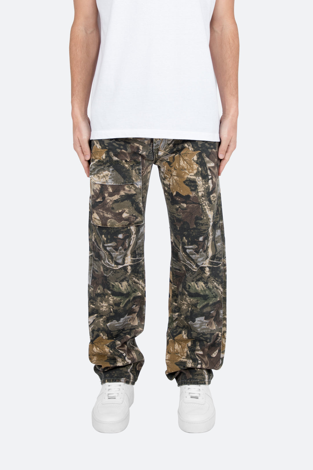 Bequeme Herren Relaxed Fit Jeans im Camouflage Vintage Look. Lässige Baggy Denim Hose für Herrenmode.