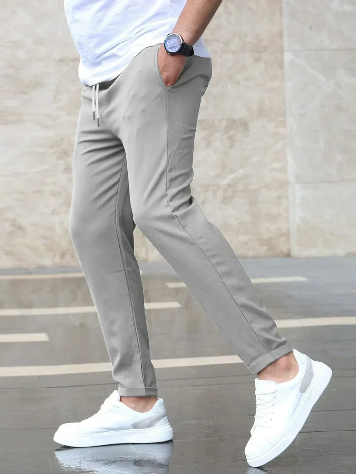 Moderne Herren Slim-Fit Hose mit elastischem Kordelzug, ideal für Komfort und sportlichen Stil.