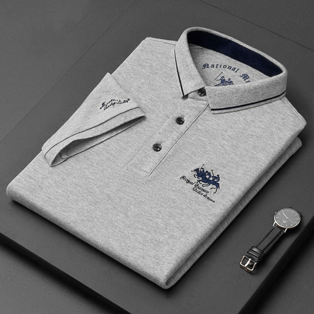 Eleganter Kragen und Knöpfe des Herren Luxus Poloshirts. Hochwertige Details für einen stilvollen und gepflegten Auftritt.