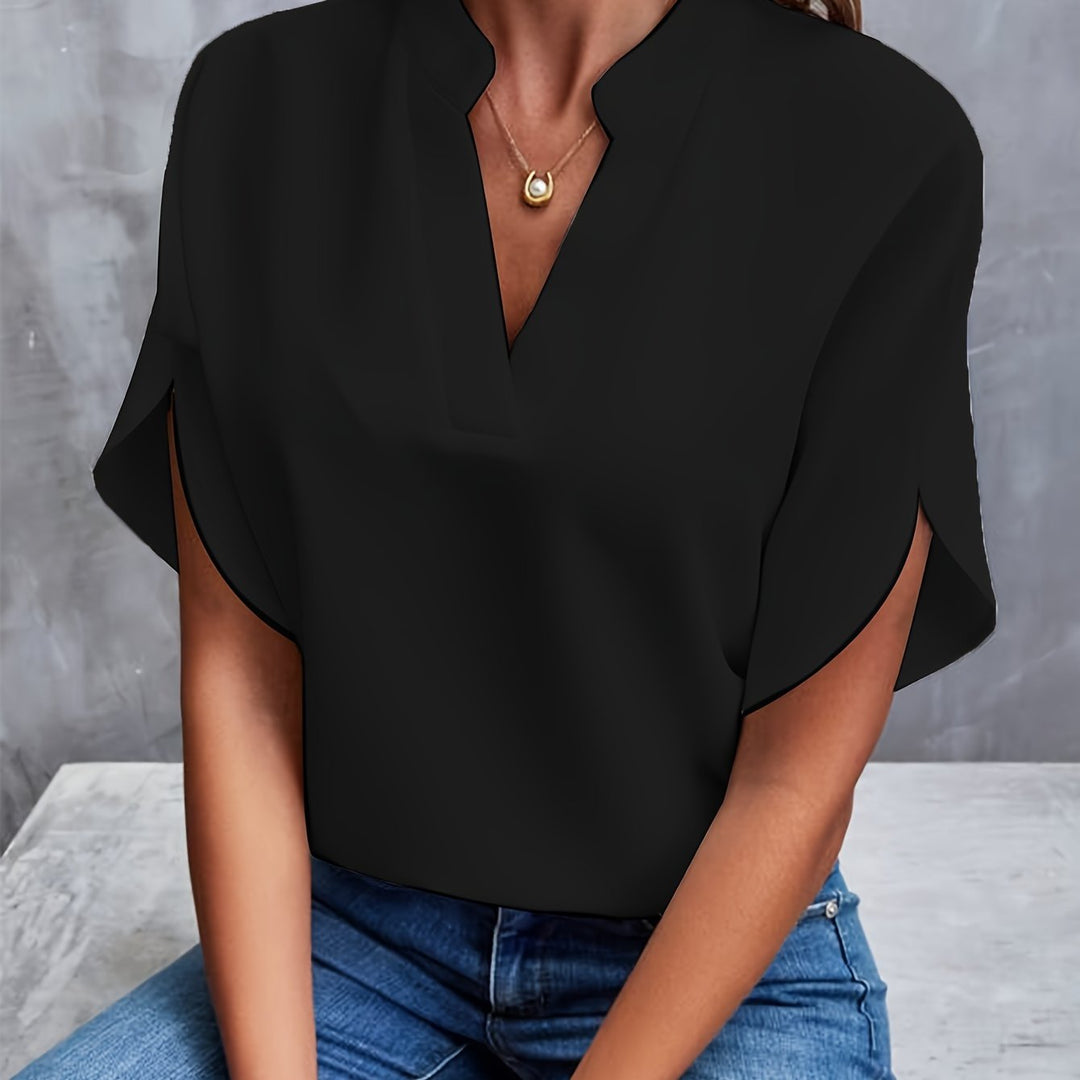 Rückansicht der eleganten, bequemen Damenbluse für Damen. Vielseitiges basic Oberteil für Mode.