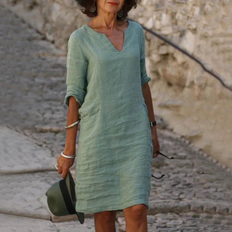Damen Sommerkleid in Uni-Farbe mit V-Ausschnitt. Luftiges Midi-Kleid, perfekt als Strand- oder Alltagskleid.