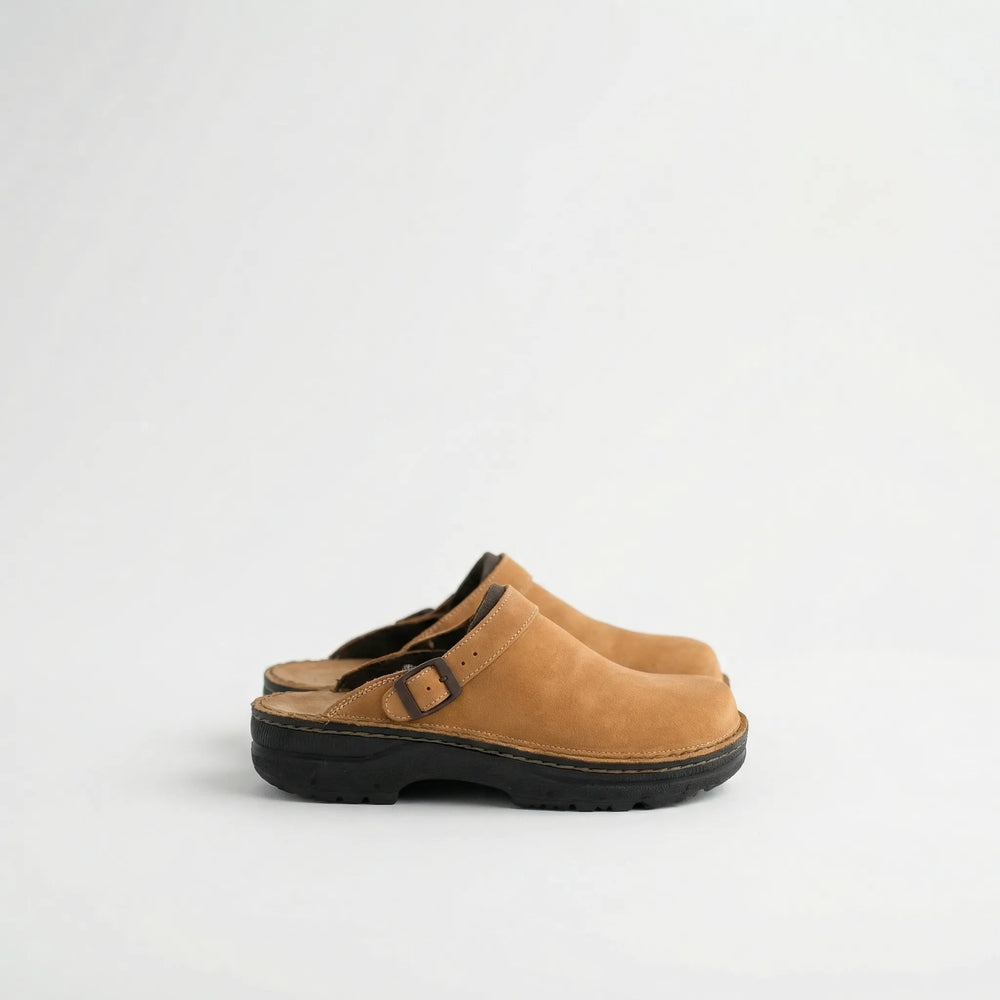 Verstellbare Damen Komfortclogs Fabienne mit Schnalle, ideal für individuelle Passform. Rutschfeste Alltagsschuhe.