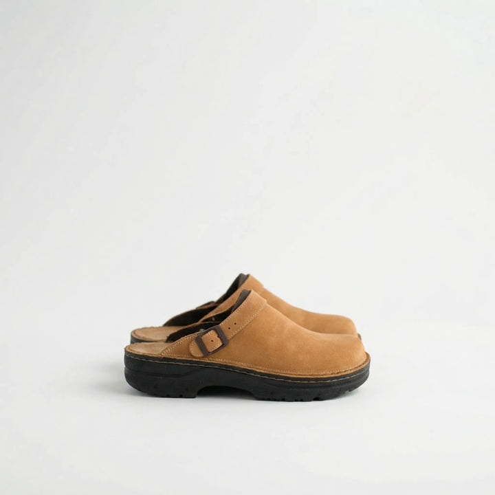 Verstellbare Damen Komfortclogs Fabienne mit Schnalle, ideal für individuelle Passform. Rutschfeste Alltagsschuhe.
