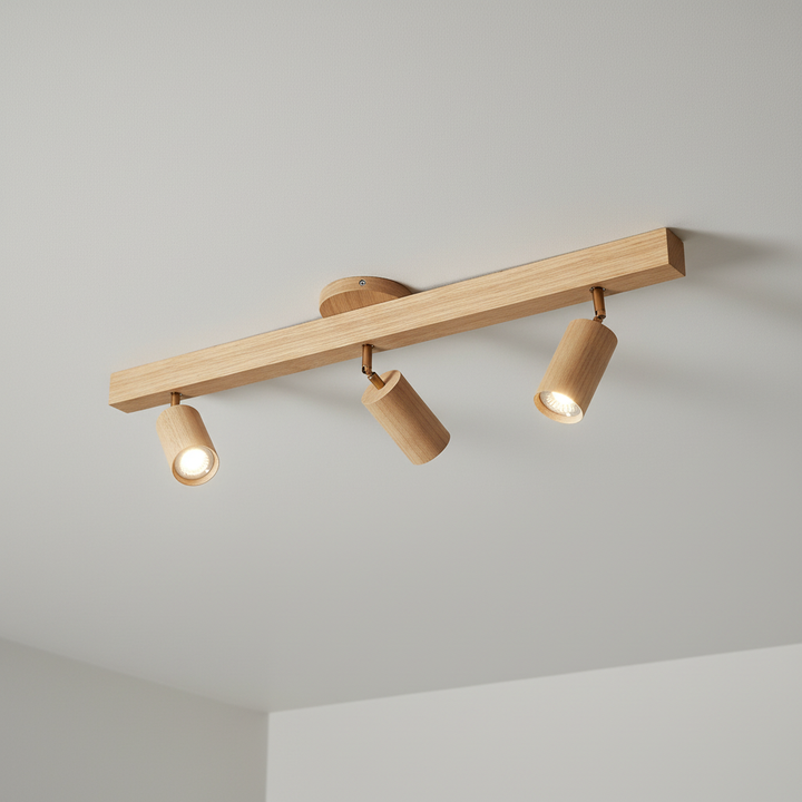 Moderne Holz-Deckenleuchte Ecobeam: Schwenkbarer LED-Spot für Küche oder Flur.
