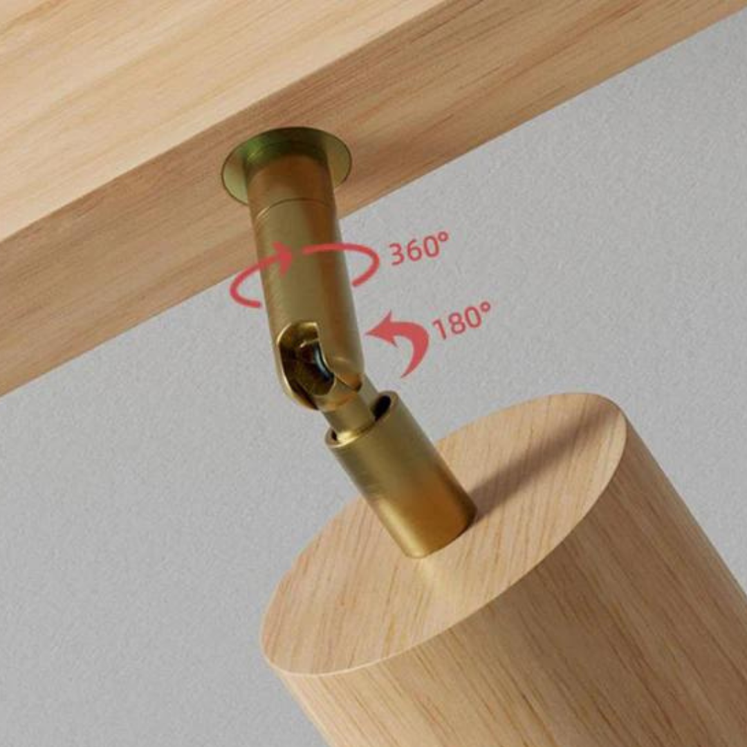 Hochwertiger LED-Spot Ecobeam aus Holz, schwenkbar und drehbar für optimale Lichtführung.