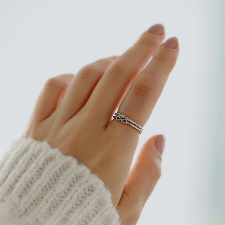 Exklusiver verstellbarer Silberring für Damen mit Herzmotiv, perfektes Geschenk für die Liebste.
