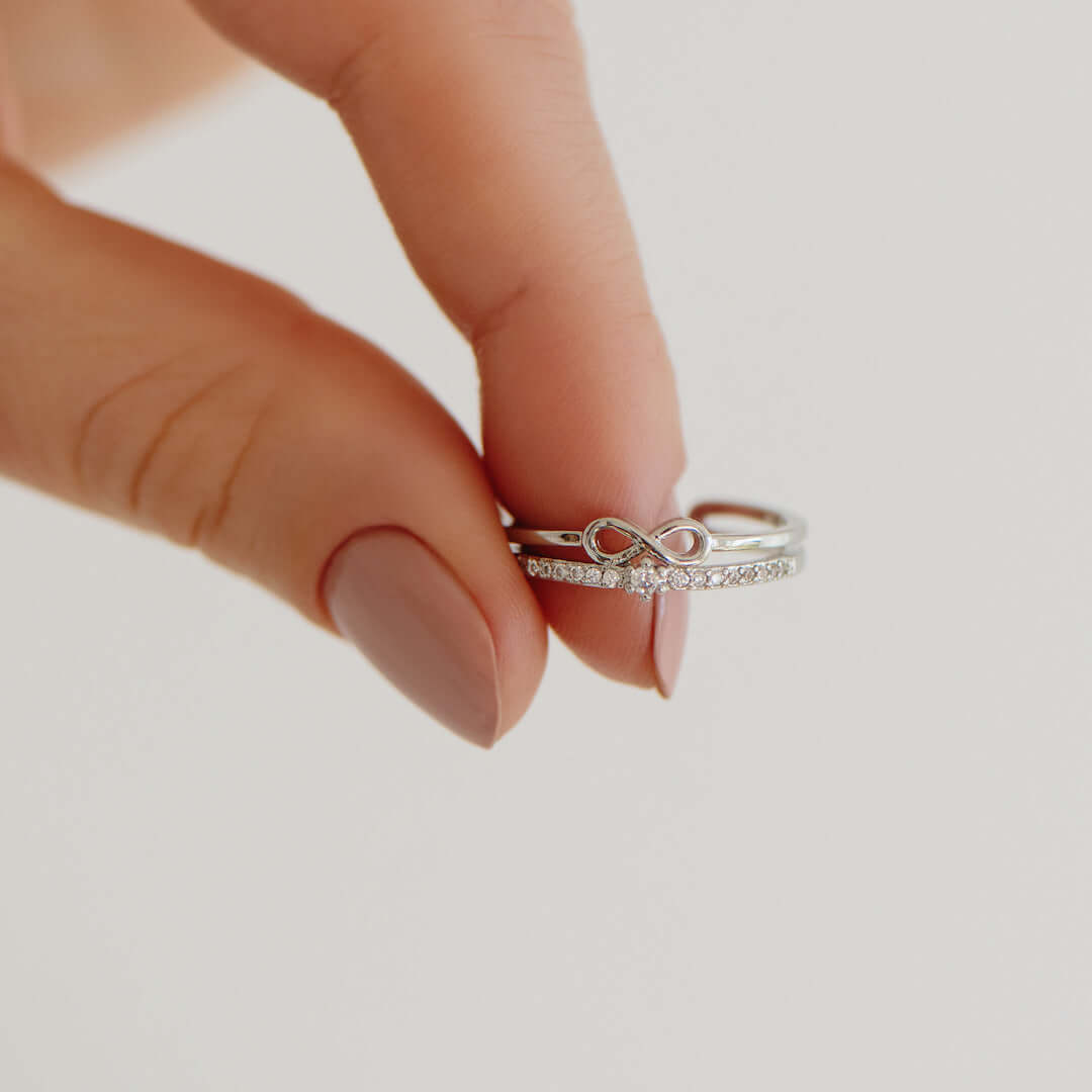 Liebevoller Damen Ring mit filigranem Herz, verstellbar, glänzendes Silber, schöner Damenschmuck.