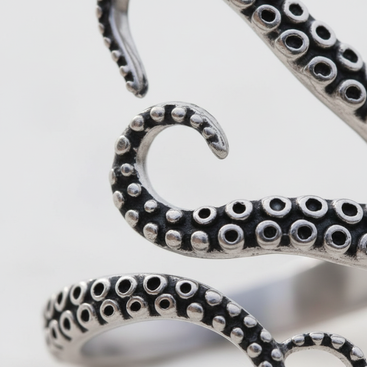 Edler Damenring aus Sterling-Silber, verstellbar, mit maritimem Tentakel-Motiv für Eleganz am Finger.