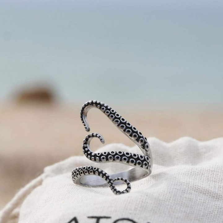 Moderner verstellbarer Damen-Silberring mit einzigartigem Tentakel-Design, inspiriert vom Ozean-Schmuck.