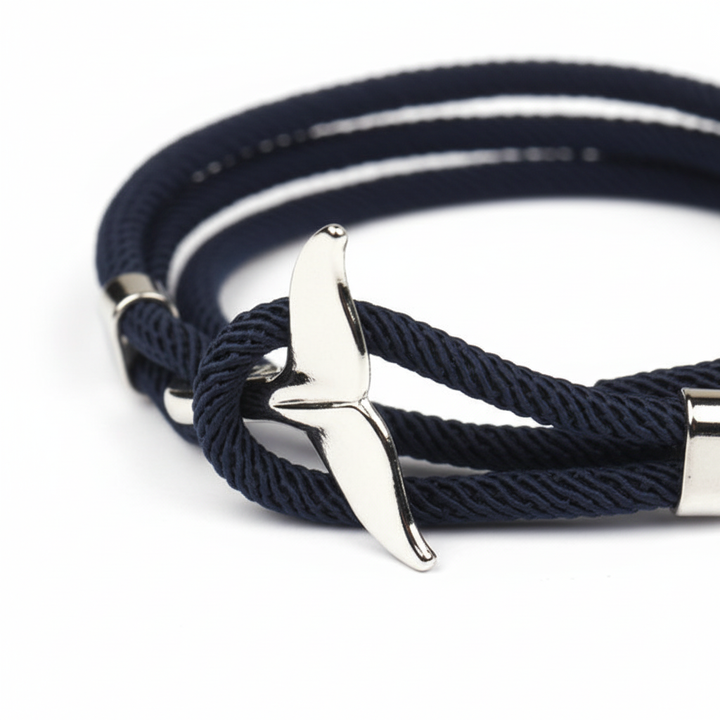 Maritimes Unisex Armband "AnchorBlue" mit Fischschwanz. Verstellbar, blaues Edelstahl Seil, Strand-Look.