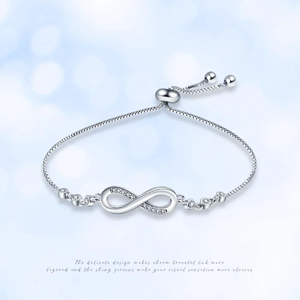 Funkelndes Damenarmband EternityBand aus Silber mit Unendlichkeitssymbol und Zirkonia, stilvoll & verstellbar.