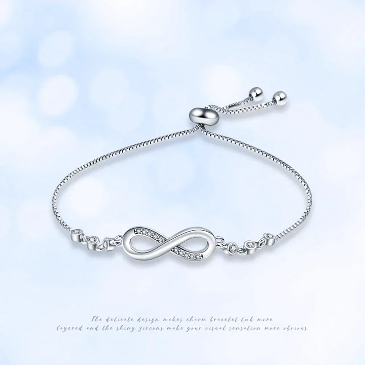 Funkelndes Damenarmband EternityBand aus Silber mit Unendlichkeitssymbol und Zirkonia, stilvoll & verstellbar.