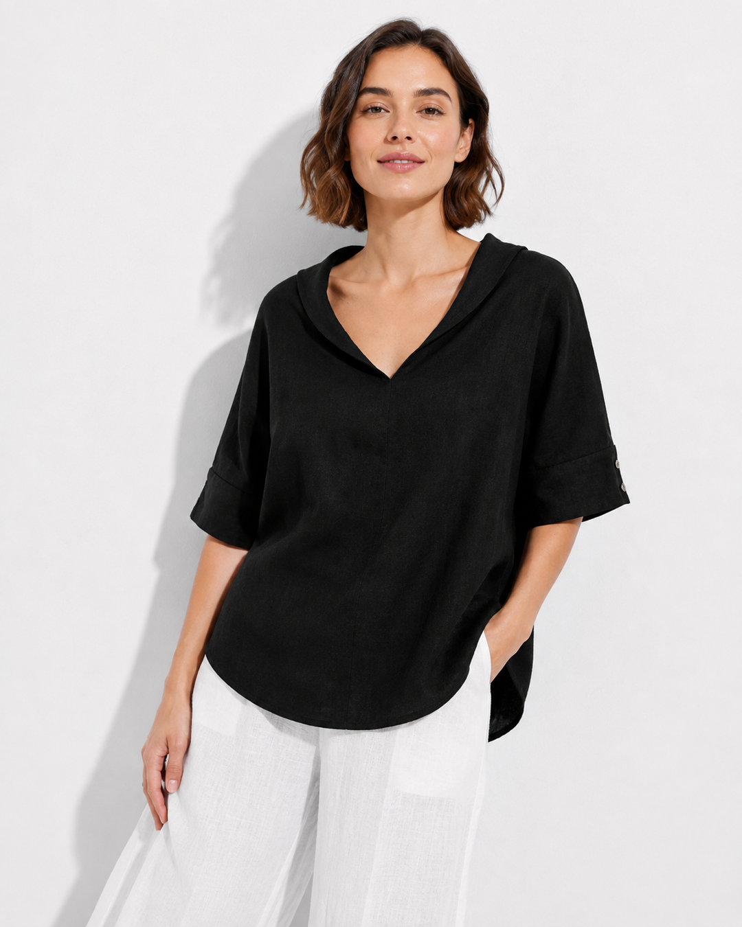 Stylisches Damen Sommer Shirt mit V-Ausschnitt, lässige Eleganz für Frühling & Sommer. Modisch & komfortabel.