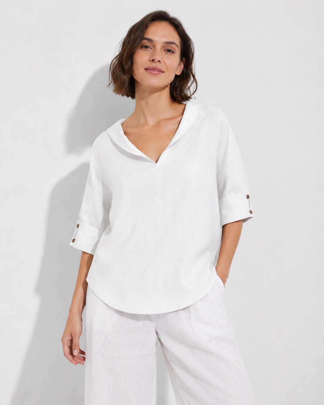 Vielseitiges Damen V-Ausschnitt Shirt, perfekt für Büro, Freizeit oder Abend, elegant & bequem.