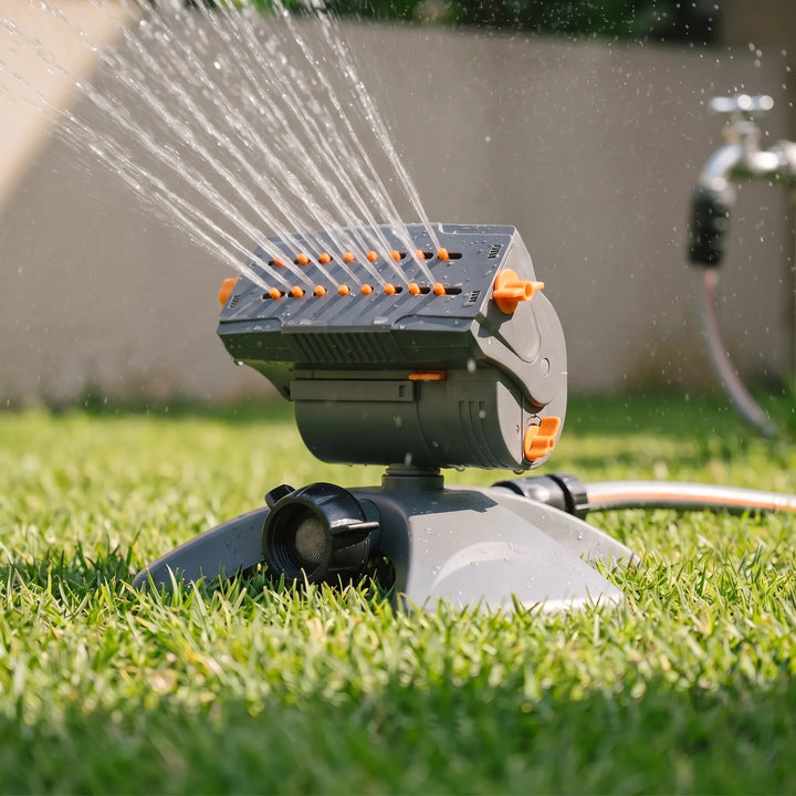 Garten Viereckregner zur effizienten Rasenbewässerung, ideal für eine gleichmäßige Wasserverteilung im Garten.