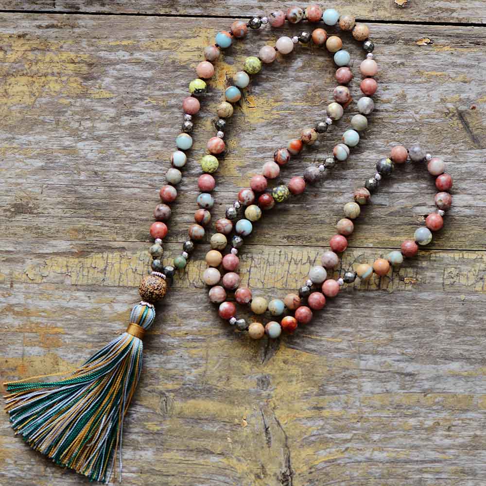Damen Mala Seraphina mit Rhodonit, Jaspis & Hämatit, ideal für Meditation und Herzchakra-Stärkung.