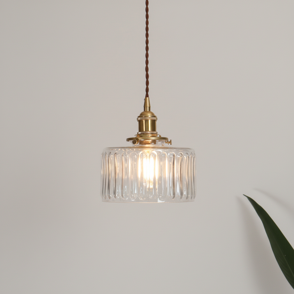 Klassische Vintage Glas Pendelleuchte für Innenräume. Schafft gemütliches Raumlicht & zeitlose Eleganz.