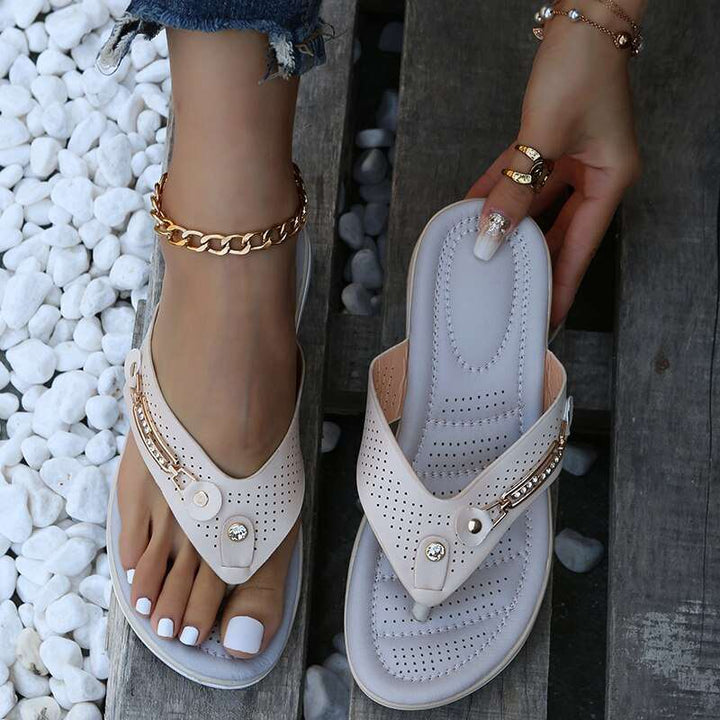 Rutschfeste orthopädische Damensandalen, elegant und bequem, zur Linderung von Fußschmerzen im Sommer.
