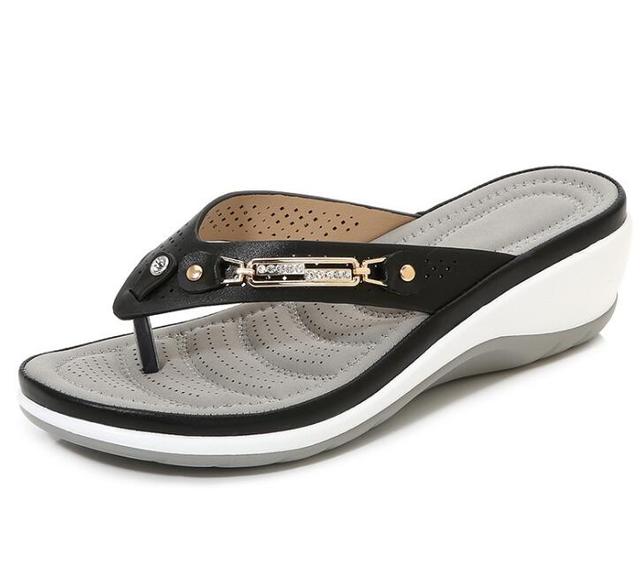 Sommerliche Damen Flip-Flops mit orthopädischem Fußbett, perfekt für Fußgesundheit und entspannte Tage.
