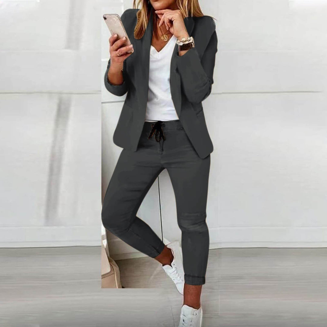 Hochwertiges Damen Blazer Set, ideal als Hosenanzug für den Arbeitsalltag oder elegante Anlässe.