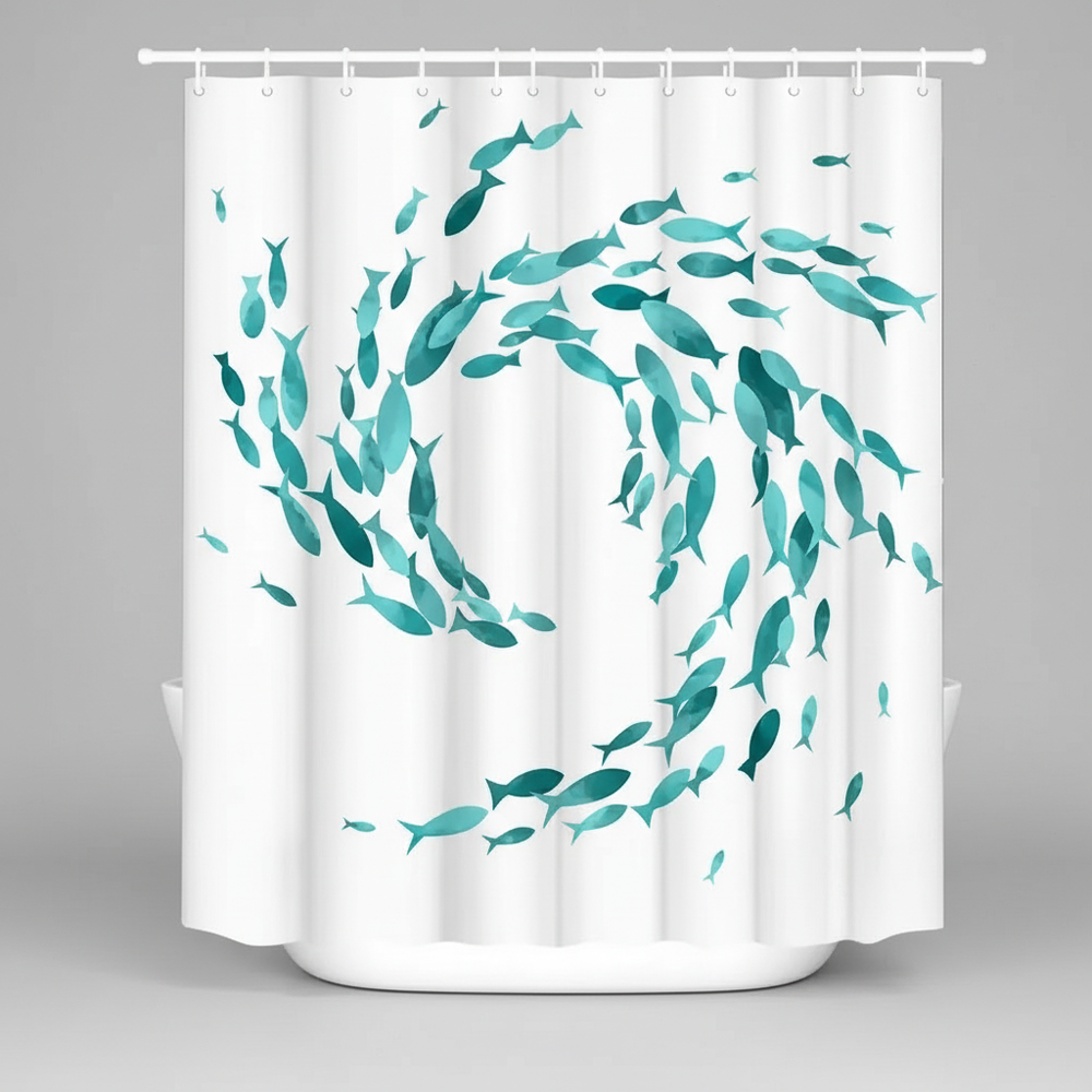 Waschbarer, wasserabweisender Stoffduschvorhang in Türkis mit dezentem Fischdesign und Ringen.