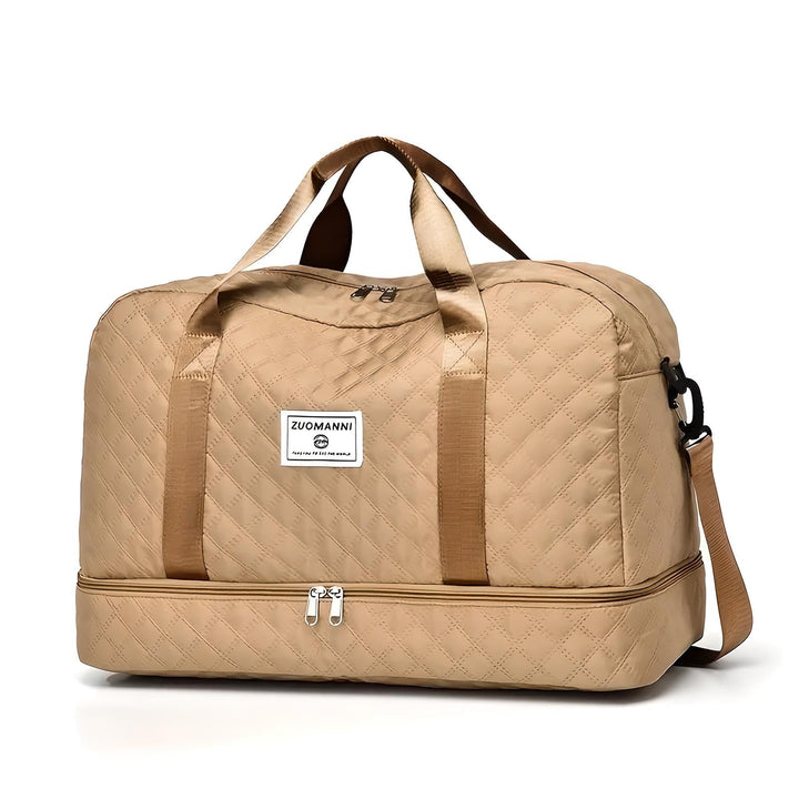 Die stilvolle Damen Business Reisetasche neben einem Trolley, bereit als Handgepäck für die nächste Geschäftsreise.