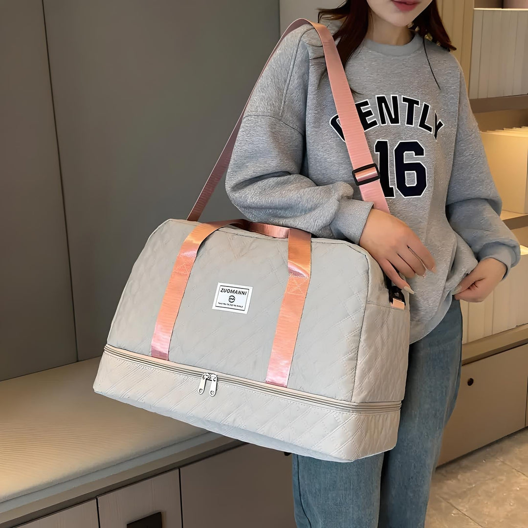 Geräumige Business Weekender Reisetasche für Damen, mit separatem Schuhfach für optimale Organisation auf Reisen.