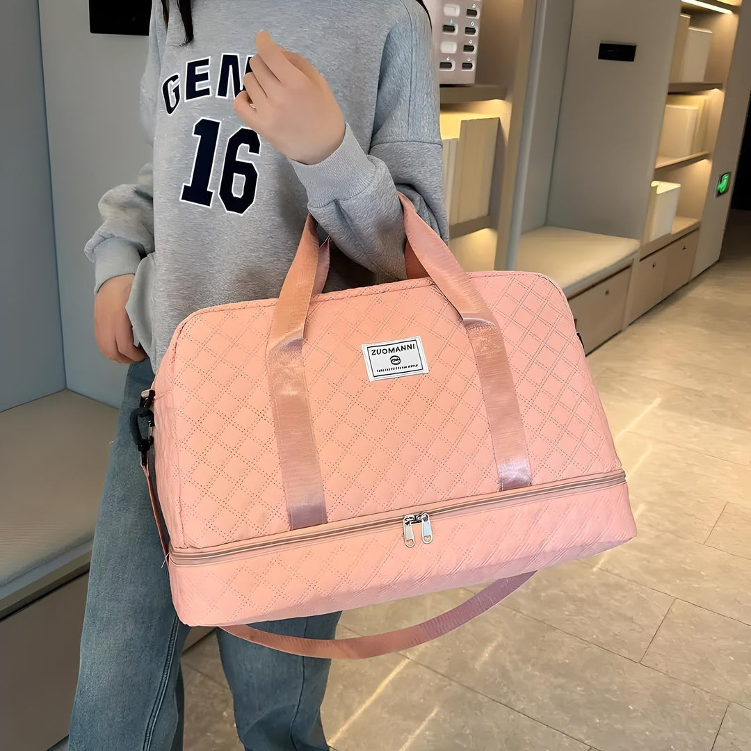 Offene Damen Business Reisetasche, zeigt das organisierte Innere und das praktische Schuhfach für clevere Packlösungen.