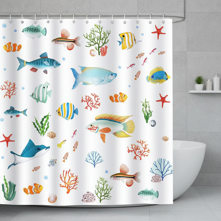Wasserabweisender Polyester Duschvorhang SeaMosa mit blau-weißem Meeresmotiv für moderne Badgestaltung.