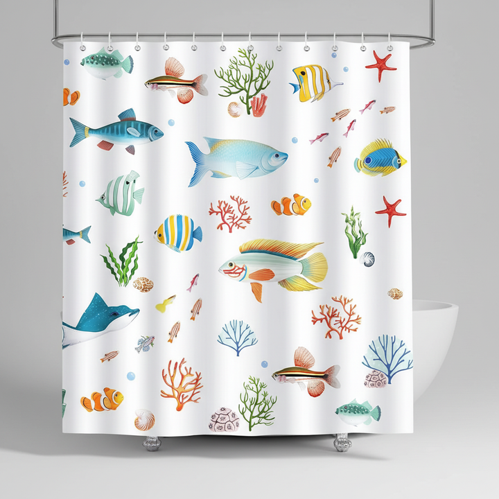Pflegeleichter Duschvorhang mit lebendigem Unterwasserwelt-Design, Seesterne und Fische in Blau und Weiß.