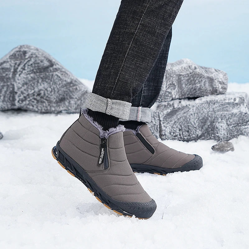 Sportliche, wasserdichte Herren Winterstiefel mit Arch Support, ideal für Outdoor-Aktivitäten im Schnee.