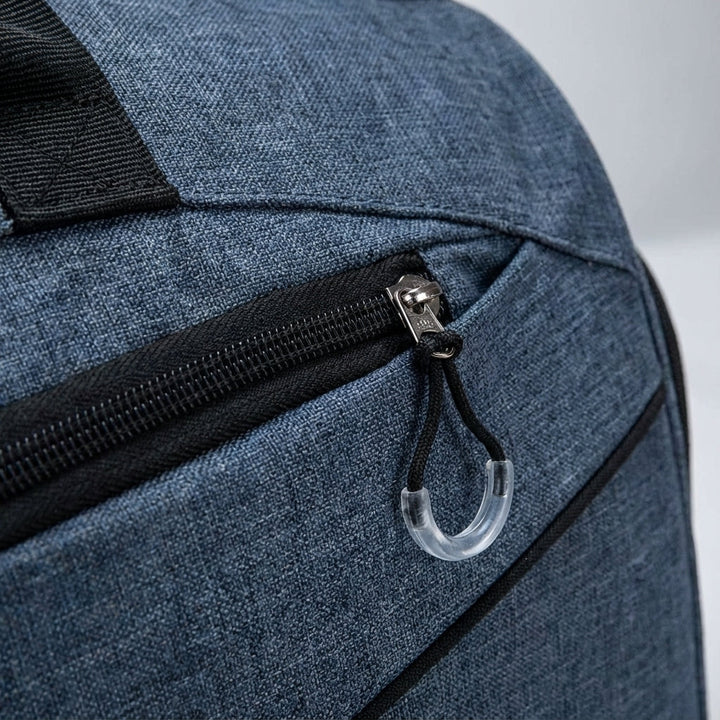 Vielseitige 35L wasserdichte FlexDuffel Sporttasche mit verstellbarem Schultergurt, perfekt für Reisegepäck.