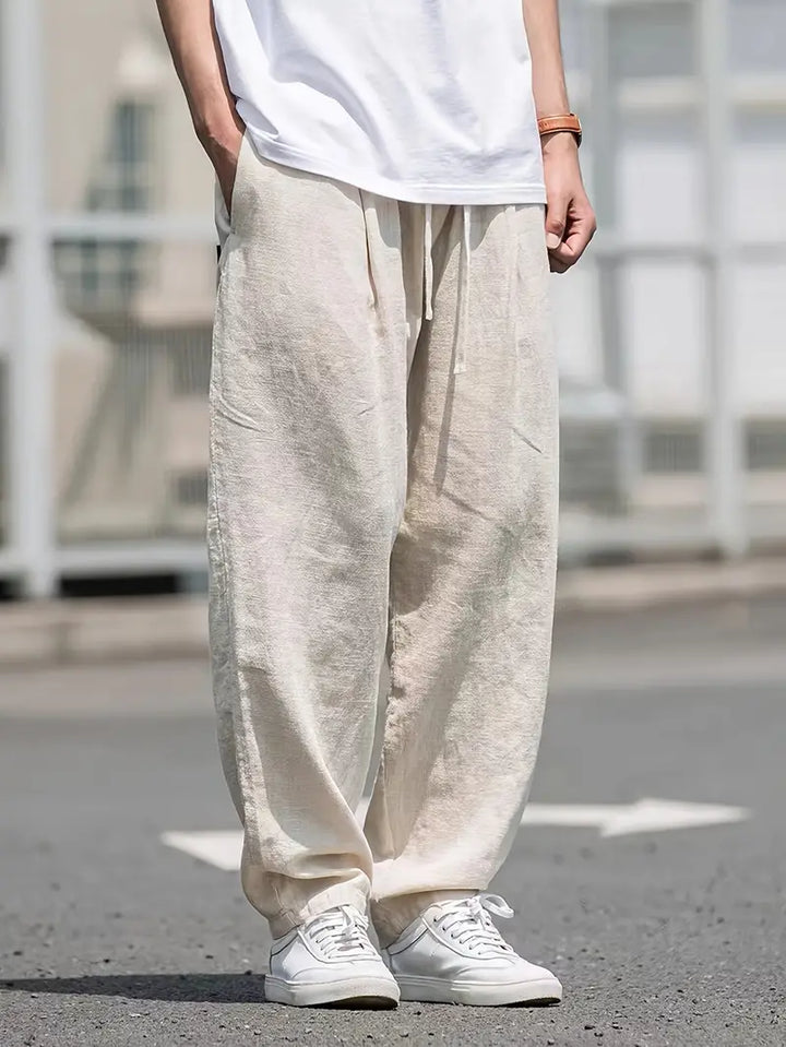 Beige Herren Baggy Hose Xavier mit weiter, entspannter Passform für lässigen Komfort und Streetwear-Stil.