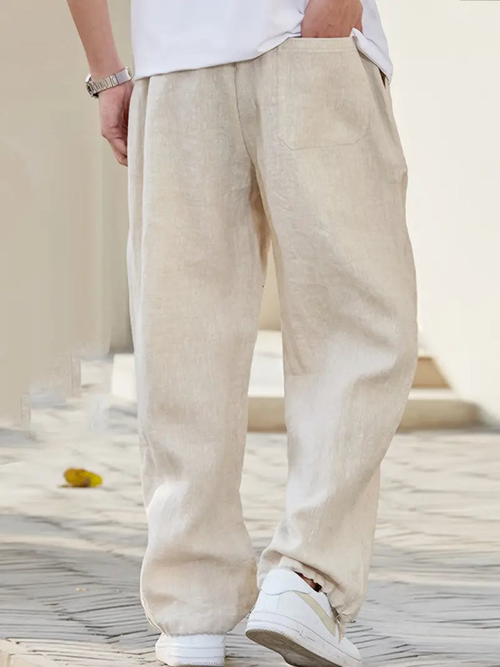 Entspannte beige Herren Baggy-Hose Xavier in weiter Passform. Perfekt als Freizeithose für den lässigen Alltags-Stil.