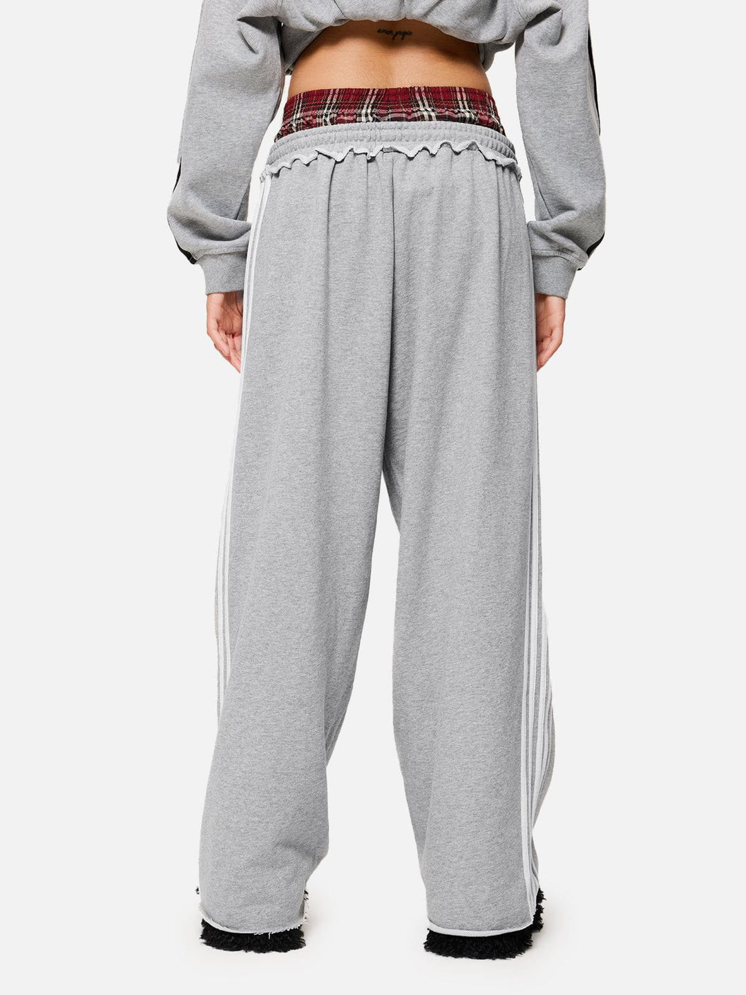 Locker geschnittene Damen Freizeithose Janine, ideal für einen komfortablen und lässigen Auftritt.