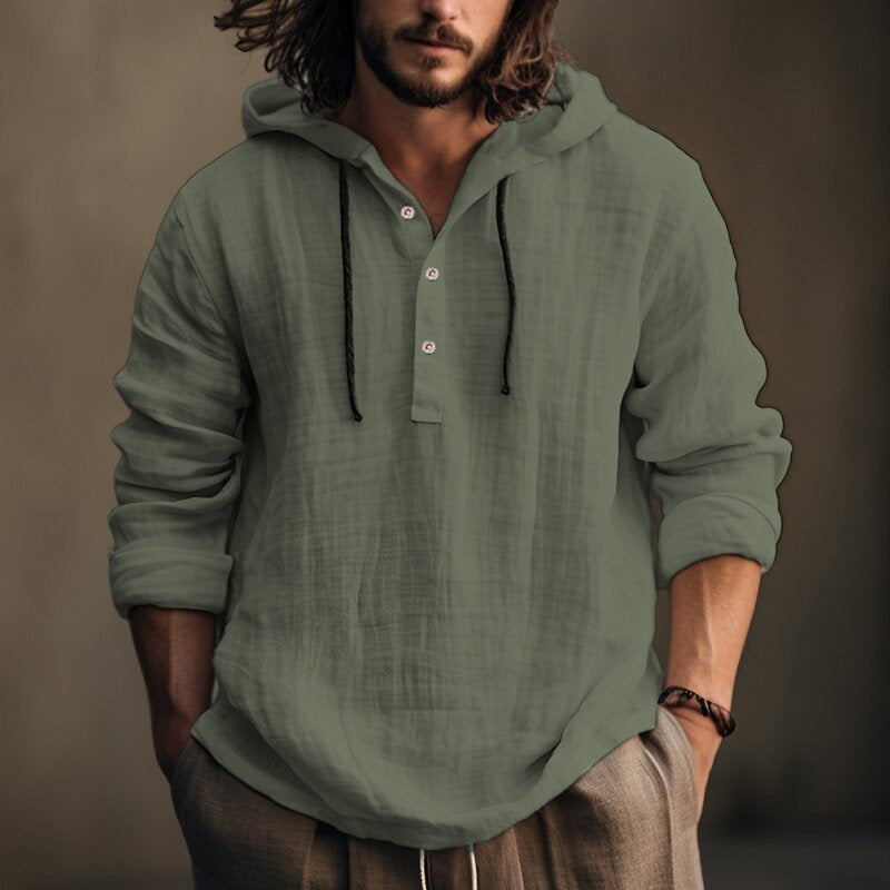 Lockerer Herrenpullover mit Kapuze und Knopfleiste. Bequemes Langarmshirt für vielseitige Casual-Looks.