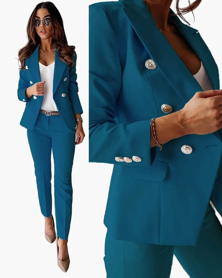 Vielseitiger Damen Anzug als Bürokleidung und elegantes Outfit für besondere Anlässe.