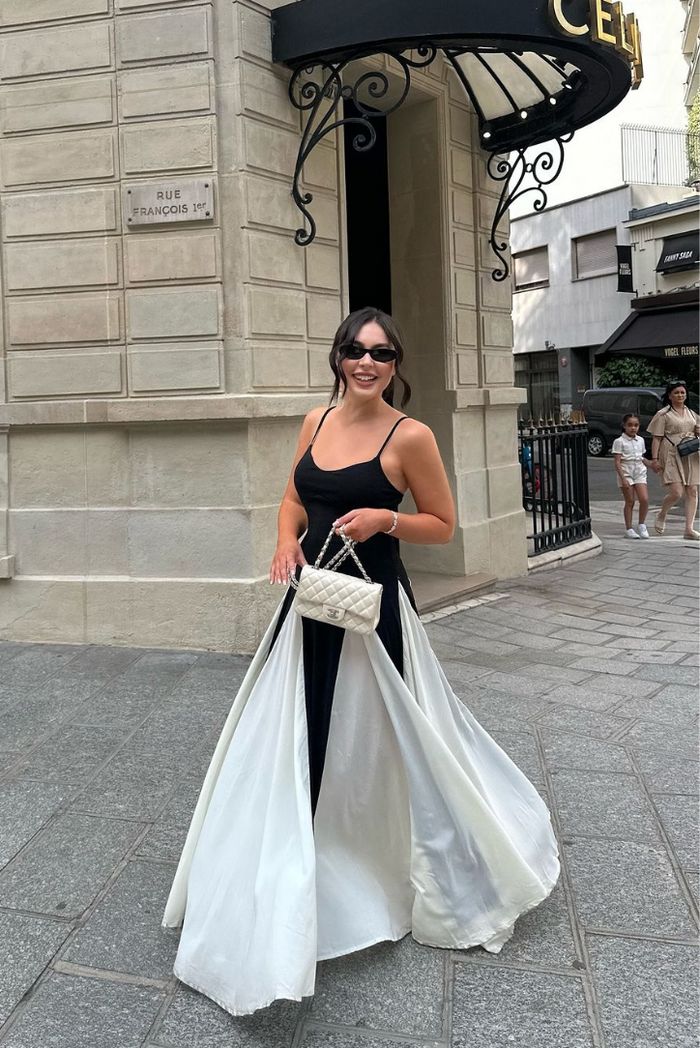 Schwarzes Cocktailkleid mit dünnen Trägern, bodenlang, perfekt für Hochzeiten und Feiern.