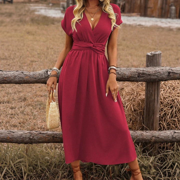 Schickes, langes Damen-Boho-Kleid mit V-Ausschnitt. Fließend und elegant, perfekt für besondere Anlässe und Sommer.