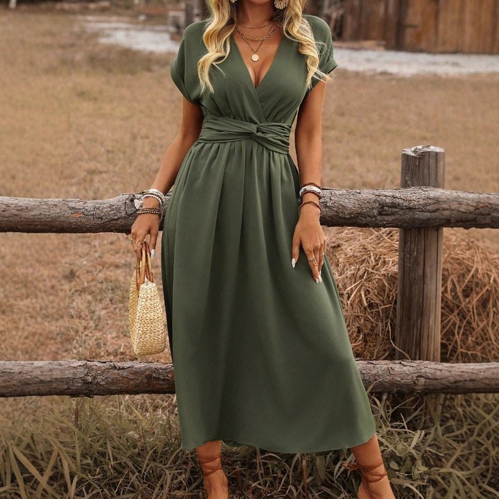 Elegantes langes Boho-Damenkleid mit V-Ausschnitt. Perfekt als Sommerkleid oder festliches Abendkleid.