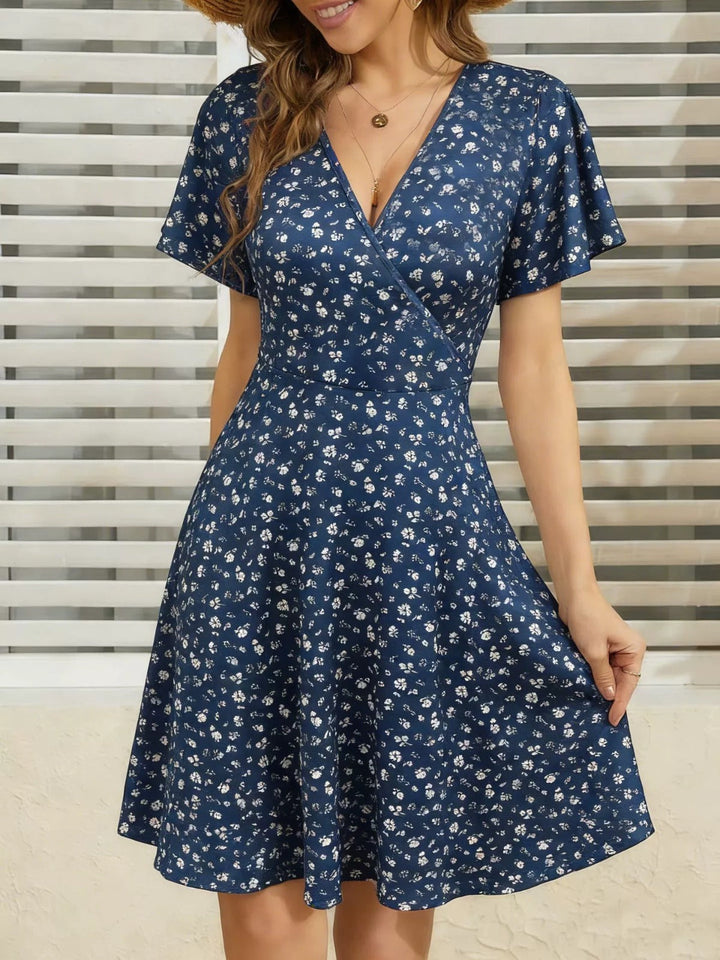 Vielseitiges Sommerkleid mit Tupfen-Design, perfekt als Freizeitkleid oder Strandkleid.