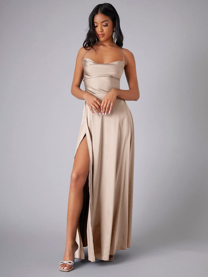 Edles Damen Maxikleid mit tiefem Beinschlitz. Vielseitiges Abendkleid für besondere Momente.