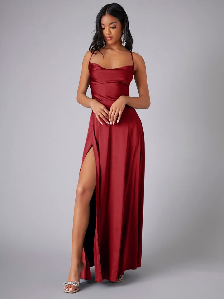 Elegantes Damen Maxikleid mit hohem Beinschlitz für festliche Anlässe. Langer, figurfreundlicher Schnitt.