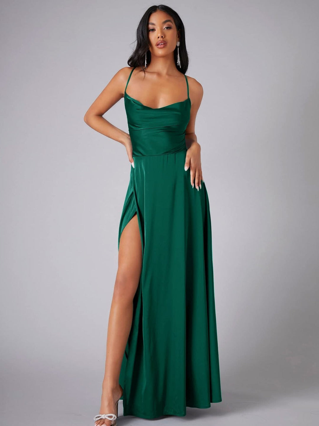Figurfreundliches Damen Maxikleid mit langem Schnitt & sexy Beinschlitz. Vielseitig für Abend & Party.
