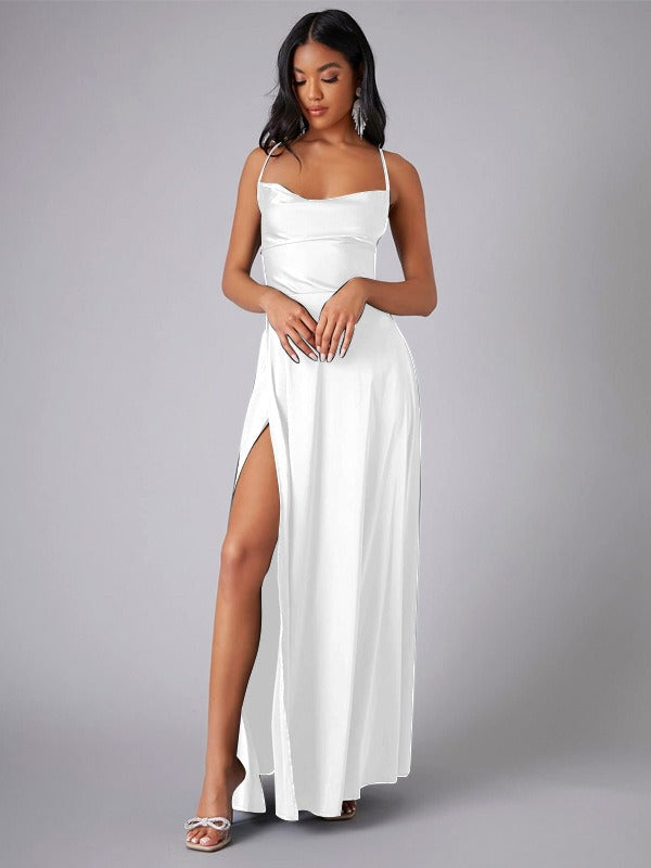 Bequemes & elegantes Damen Maxikleid mit fließendem Stoff & hohem Beinschlitz. Für lange Sommernächte.