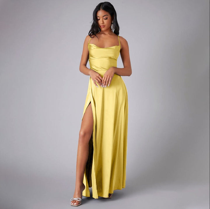 Stilvolles Damen Maxi Abendkleid, fließend und elegant, mit Beinschlitz für Bewegungsfreiheit.