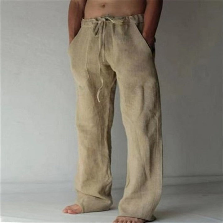 Herren Sommerhose für lockeren Stil. Bequeme Freizeithose mit lockerem Schnitt, ideal für Casual Herrenmode und Sommerstil.