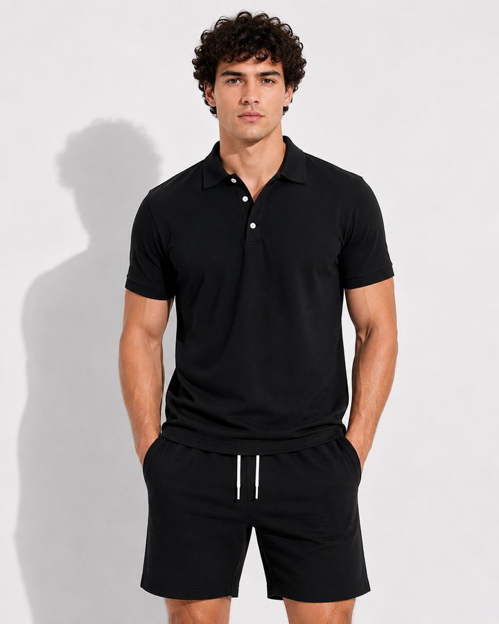 Herren Kurzarm Set: Bequemes Polohemd & Shorts. Ideal als Reiseoutfit oder für entspannte Sommertage.