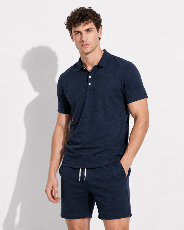Stilvolles Herren Sommer Set: Bequemes Polohemd & Shorts. Perfekt für Freizeit & Reise, sportlich elegant.